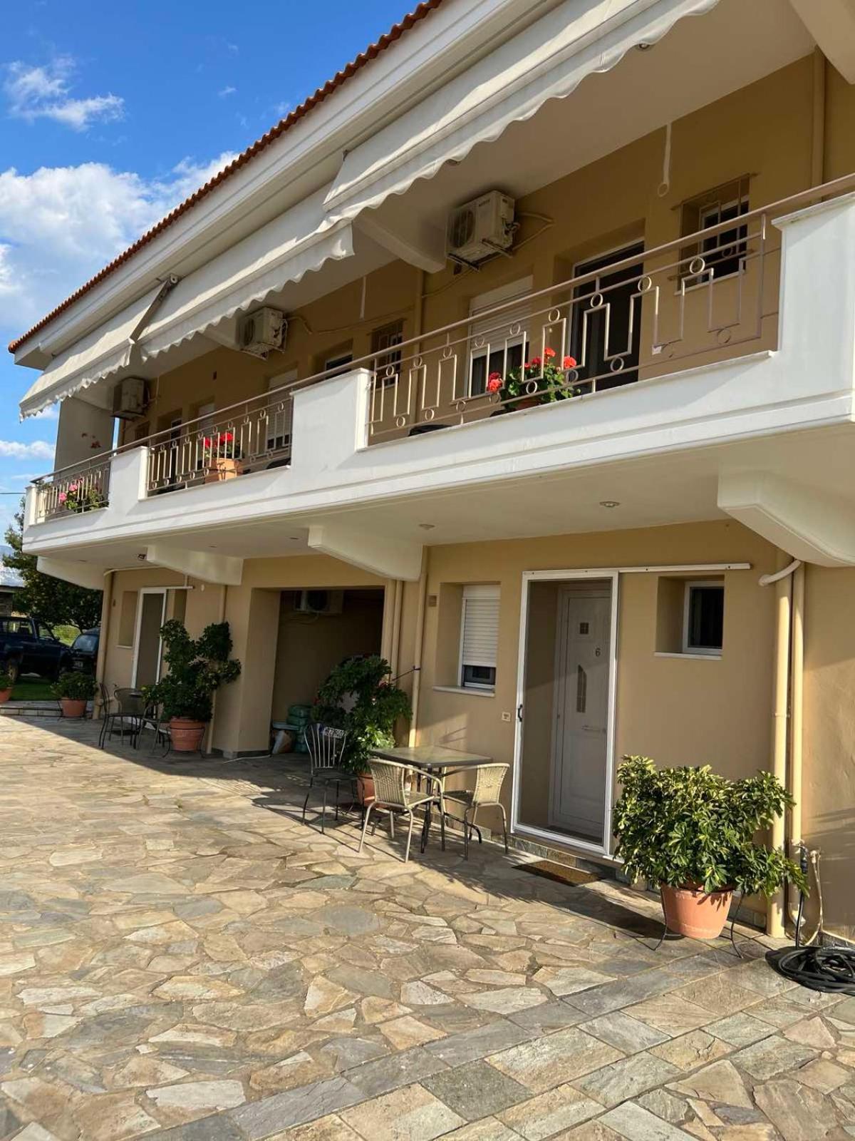 Flo'S Apartments Missolonghi ภายนอก รูปภาพ