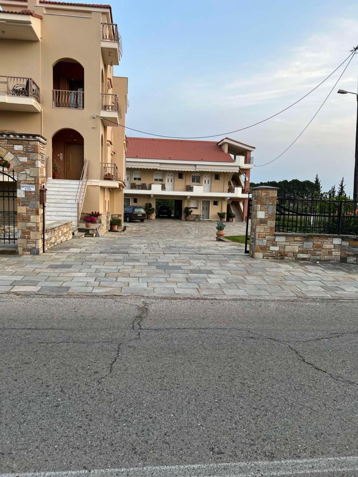 Flo'S Apartments Missolonghi ภายนอก รูปภาพ